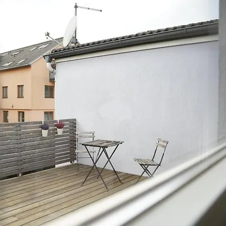 Oasis With Large Balcony & Parking *