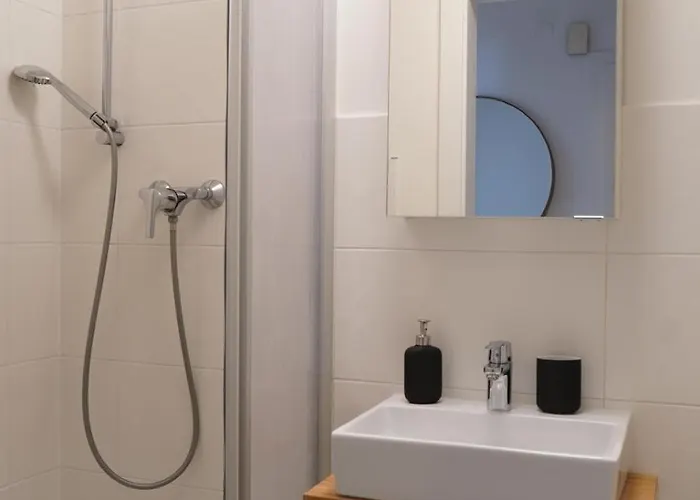 Oasis With Large Balcony & Parking דירה גראץ