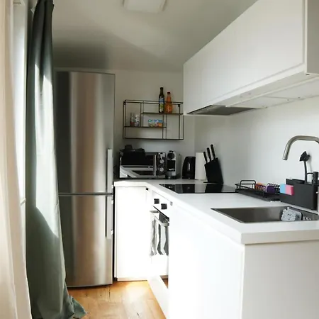 Oasis With Large Balcony & Parking Graz