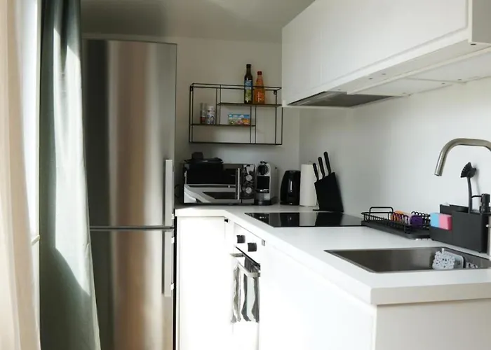 Oasis With Large Balcony & Parking Graz